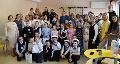 Роза, улица Горького, шишки…
